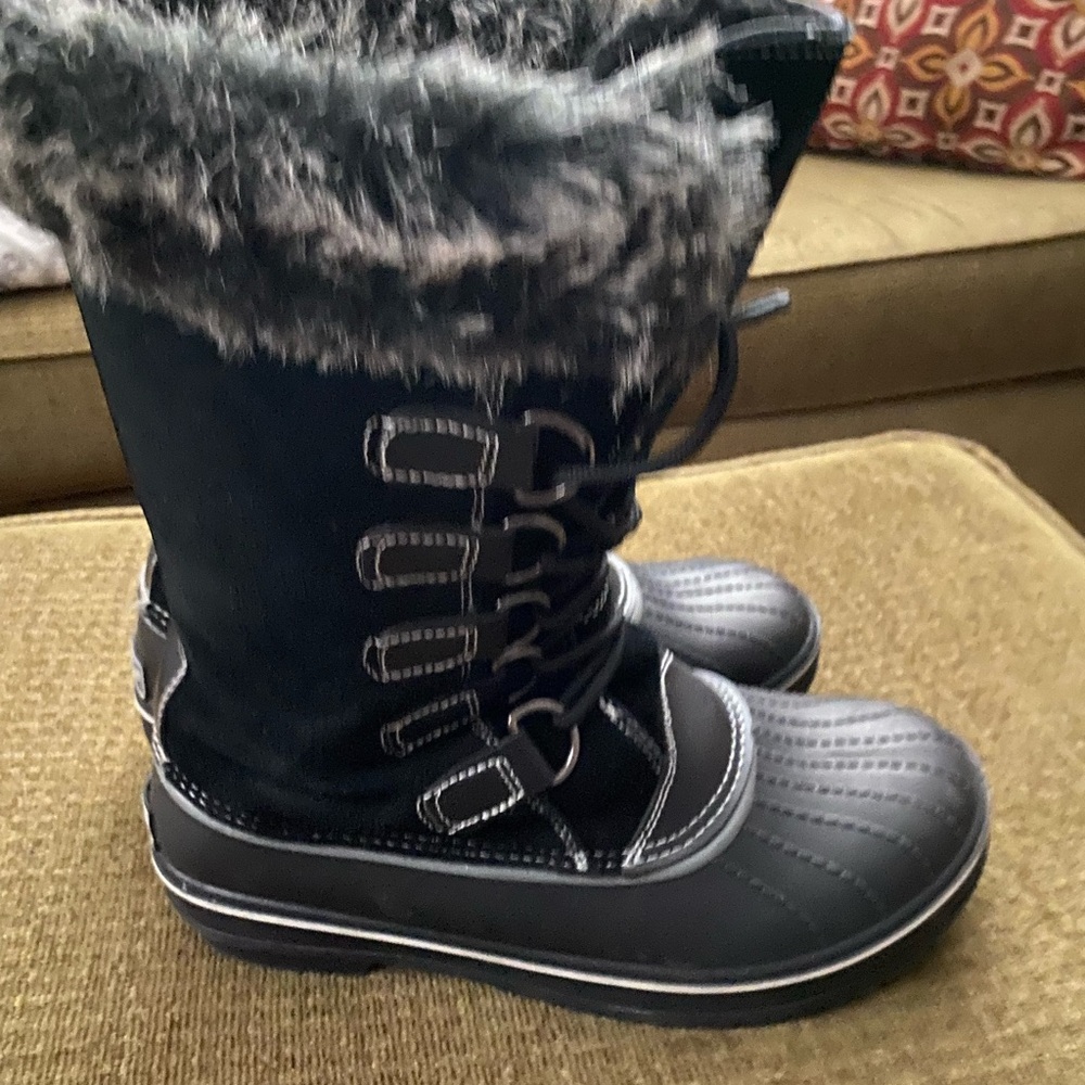 Women's Black Lace Up Boots with Faux Fur Trim